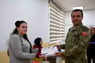 Kosova'da Öğrencilere Tablet Desteği