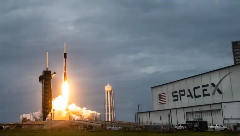 SpaceX, Yeni Starlink Uydularını Fırlatıyor